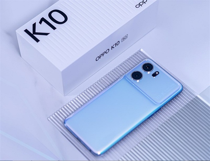 Phiên bản Ice Blue nổi bật bởi mặt lưng bóng bẩy